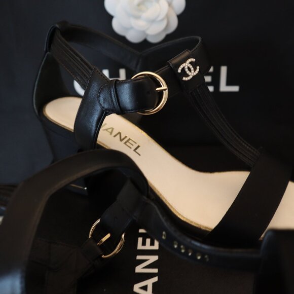 Chanel 23C Black Sandals T-Strap Pearl CC Leather Grosgrain Block Heel Size 8.5 - Picture 5 of 15